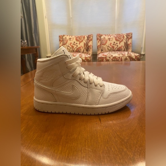 Air Jordan 1 Mid “White Snakeskin” - Picture 4 of 8
